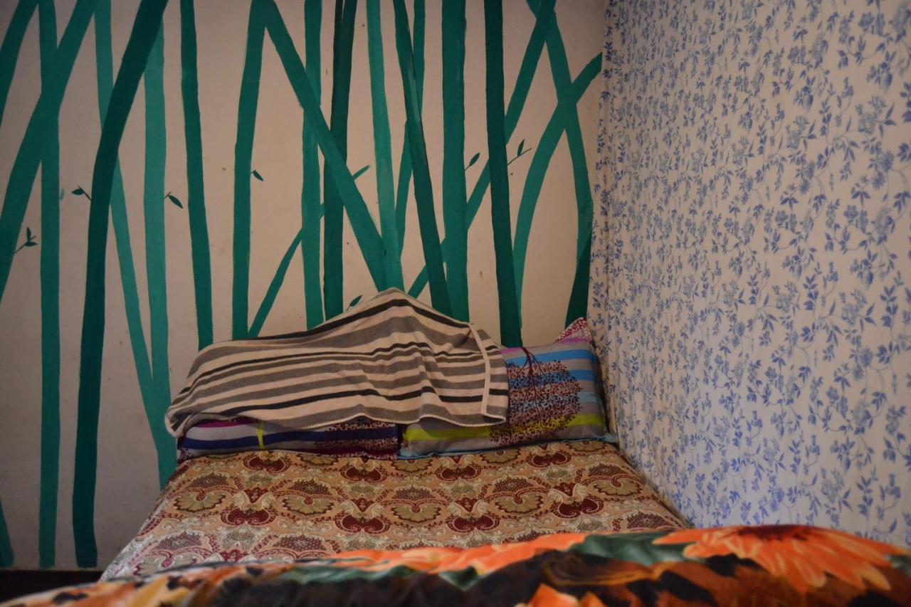 Fireflies Hostel Катманду Екстериор снимка