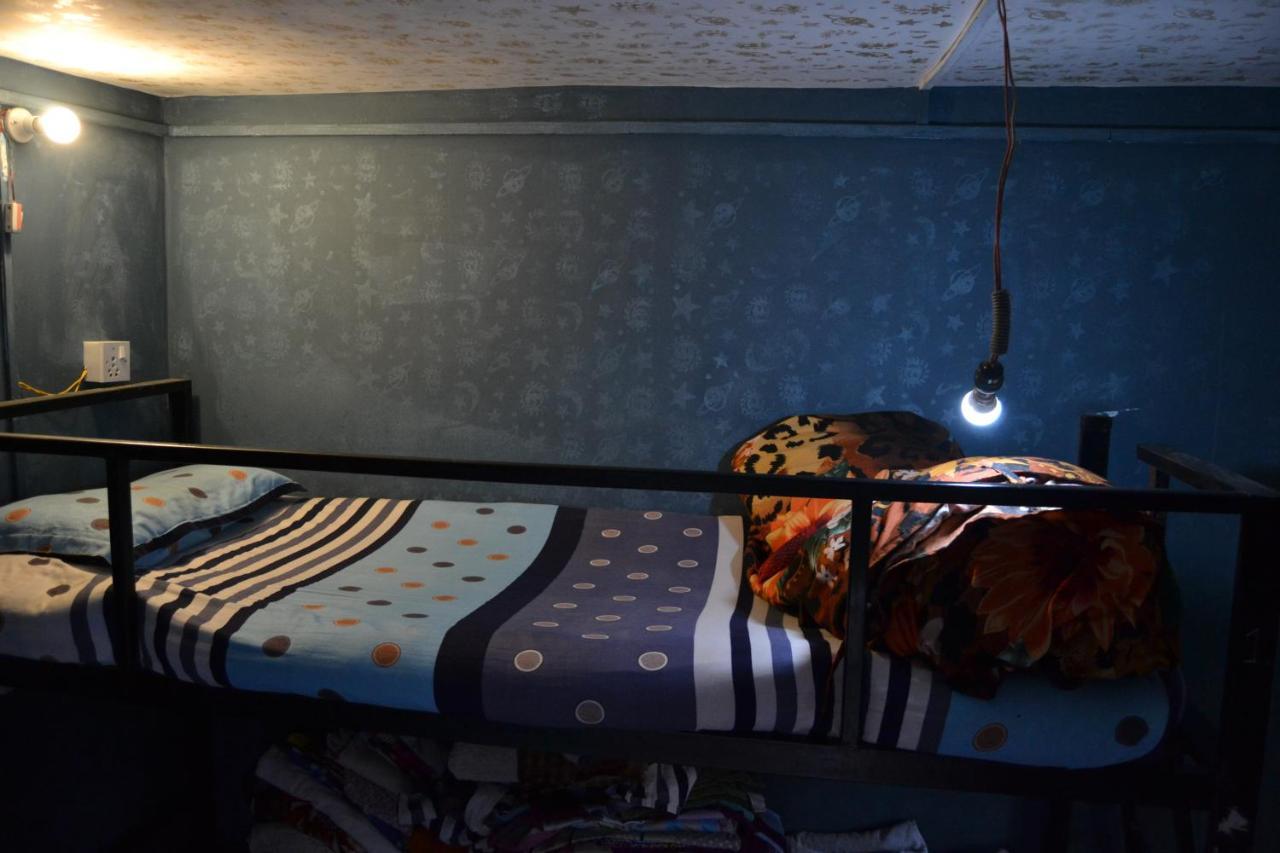 Fireflies Hostel Катманду Екстериор снимка