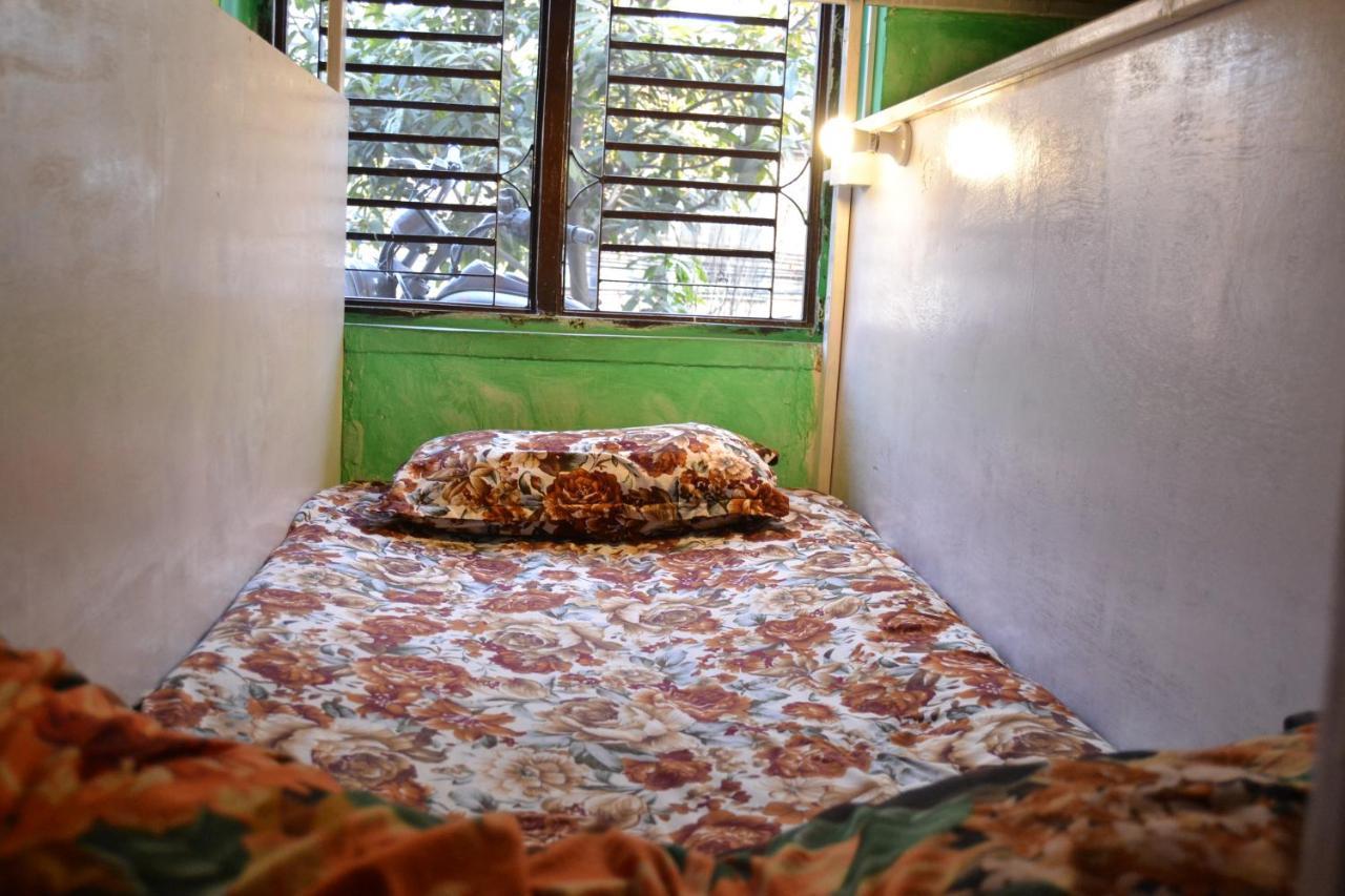 Fireflies Hostel Катманду Екстериор снимка