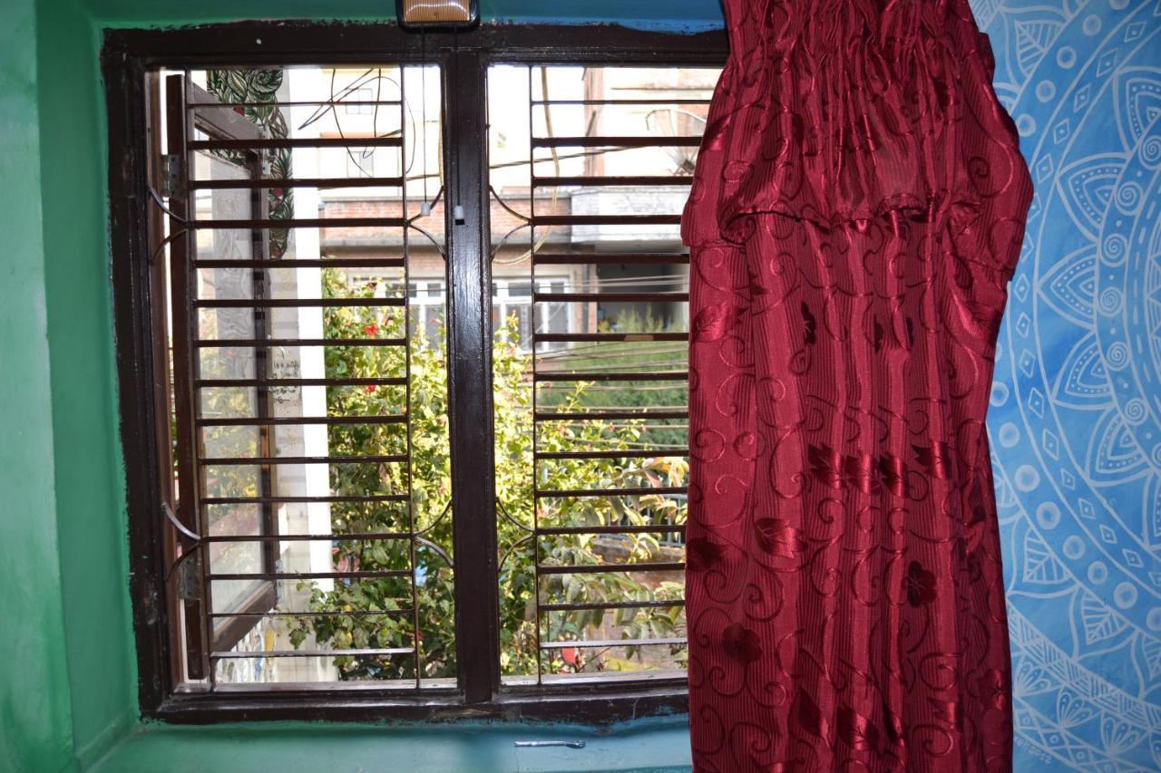 Fireflies Hostel Катманду Екстериор снимка