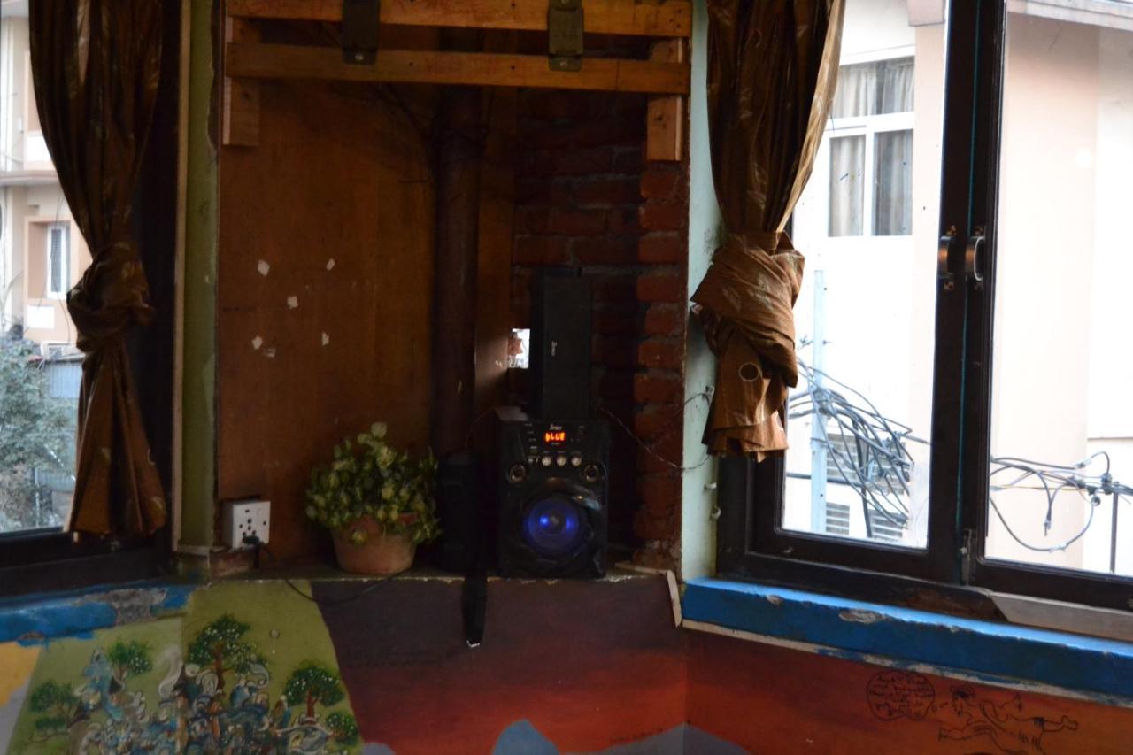 Fireflies Hostel Катманду Екстериор снимка