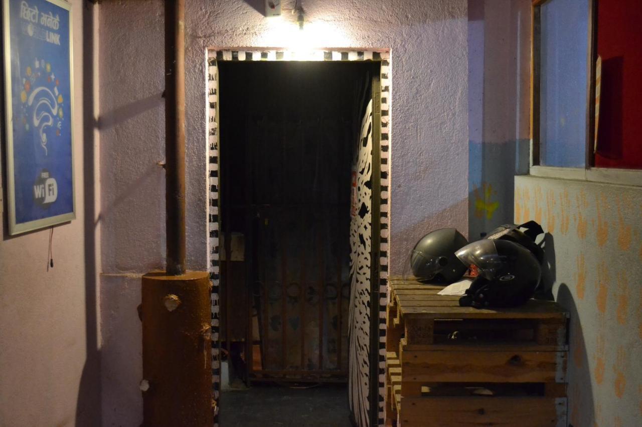 Fireflies Hostel Катманду Екстериор снимка