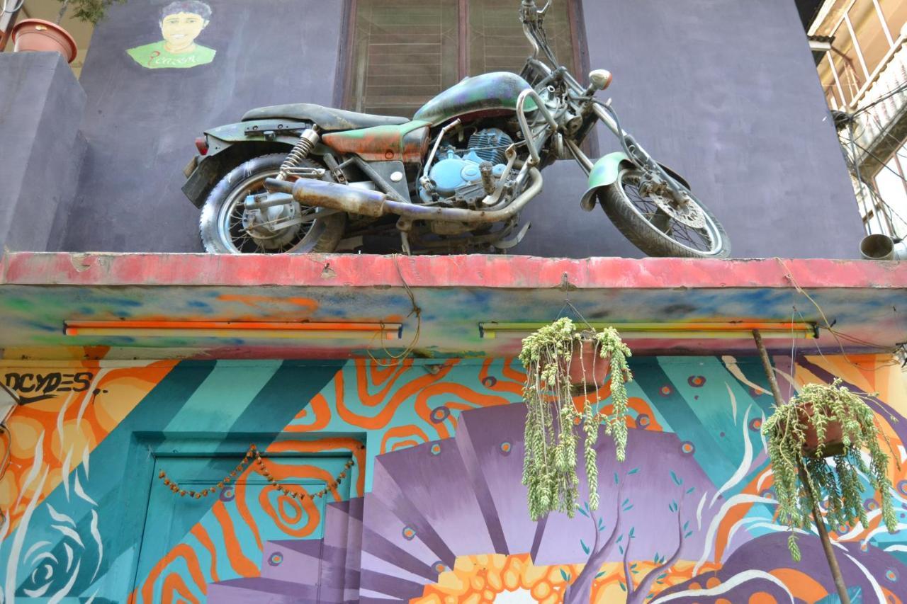 Fireflies Hostel Катманду Екстериор снимка