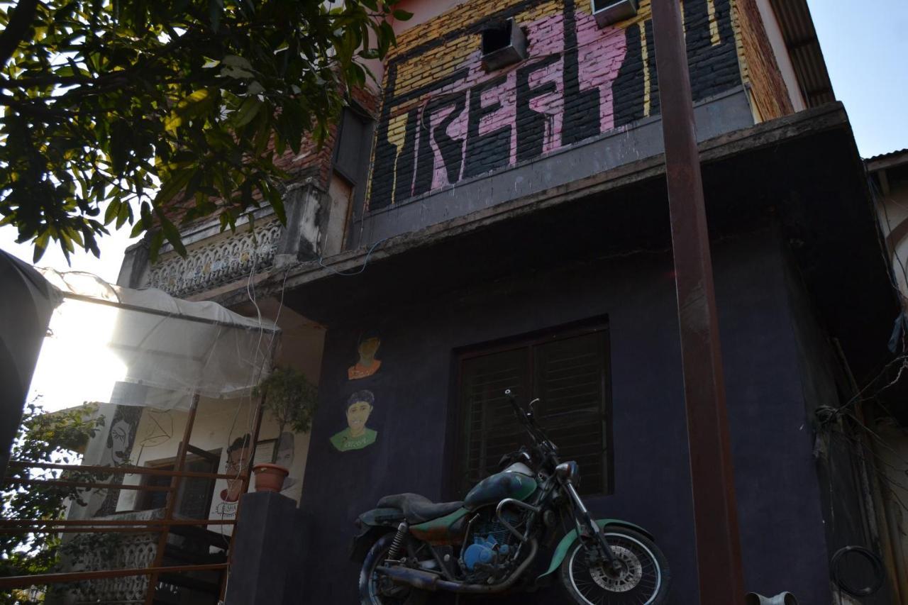 Fireflies Hostel Катманду Екстериор снимка
